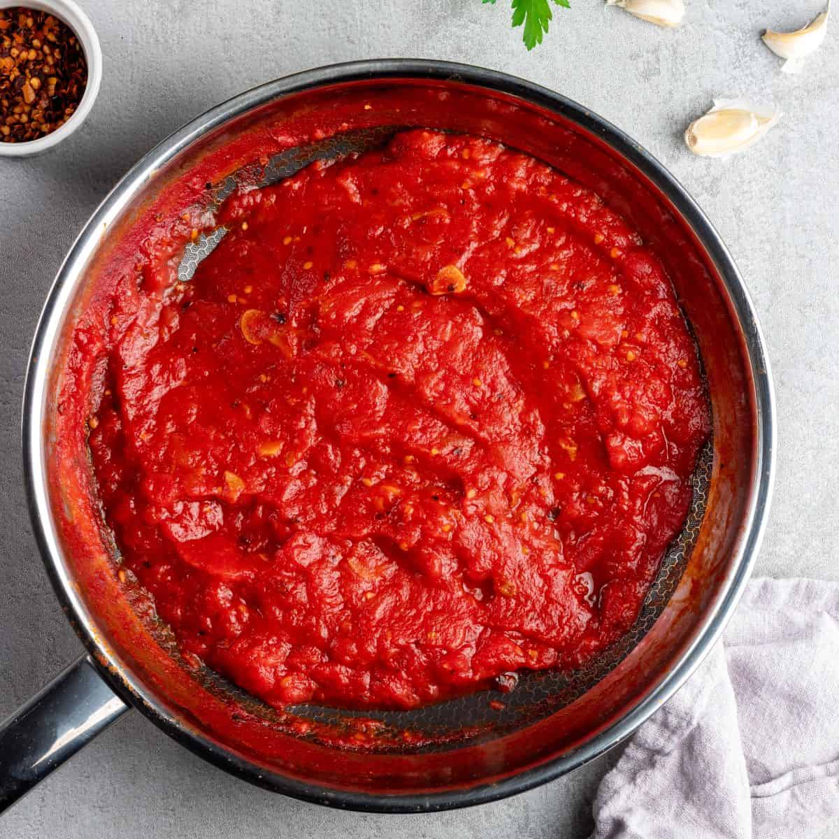Authentic Italian Cooking recipes and Recipes, fresh tomato sauce for pasta dishes.